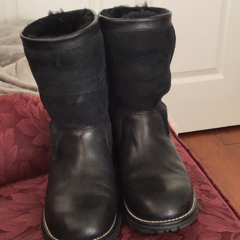 Ugg boots Brooks style size 9